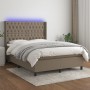 Boxspringbett mit Matratze und LED-Leuchten taupegrauer Stoff 140x190 cm von , Betten und Lattenroste - Ref: Foro24-3138553, ...