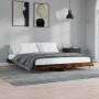 Estructura de cama madera de ingeniería roble ahumado 140x200cm de , Camas y somieres - Ref: Foro24-832146, Precio: 141,13 €,...