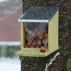 Esschert Design Squirrel feeder 12.2x23x17.5 cm by , Squirrel feeders - Ref: Foro24-442402, Price: 18,10 €, Discount: %