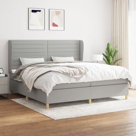 Cama box spring con colchón tela gris claro 200x200 cm de , Camas y somieres - Ref: Foro24-3128629, Precio: 646,61 €, Descuen...