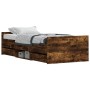 Estructura de cama con cabecero piecero roble ahumado 100x200cm de , Camas y somieres - Ref: Foro24-3203800, Precio: 195,44 €...