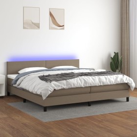 Cama box spring con colchón LED tela gris taupe 200x200 cm de , Camas y somieres - Ref: Foro24-3133025, Precio: 617,99 €, Des...