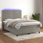 Cama box spring colchón y LED terciopelo gris claro 140x190 cm de , Camas y somieres - Ref: Foro24-3136059, Precio: 546,39 €,...