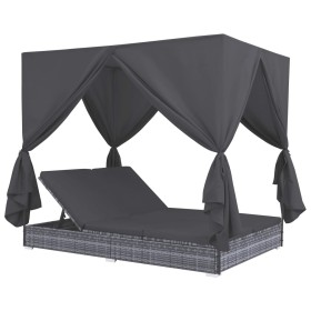 Tumbona cama con cortinas de ratán sintético gris de vidaXL, Camas para exteriores - Ref: Foro24-45647, Precio: 443,65 €, Des...