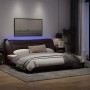 Estructura de cama con luces LED tela marrón oscuro 200x200 cm de , Camas y somieres - Ref: Foro24-3213728, Precio: 273,81 €,...