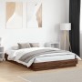 Estructura de cama con luces LED roble marrón 140x200 cm de , Camas y somieres - Ref: Foro24-3209799, Precio: 173,99 €, Descu...