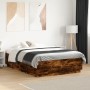 Estructura cama con luces LED madera roble ahumado 120x190 cm de , Camas y somieres - Ref: Foro24-3209657, Precio: 151,56 €, ...