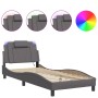 Estructura de cama con luces LED cuero sintético gris 90x190 cm de , Camas y somieres - Ref: Foro24-3213990, Precio: 162,12 €...