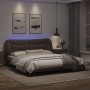 Estructura de cama con luz LED cuero sintético marrón 180x200cm de , Camas y somieres - Ref: Foro24-3213950, Precio: 271,50 €...