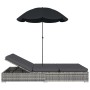 Double garden lounger with gray synthetic rattan parasol