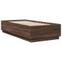 Estructura de cama con luces LED madera roble marrón 90x200 cm de , Camas y somieres - Ref: Foro24-3209638, Precio: 133,75 €,...