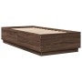 Estructura de cama con luces LED madera roble marrón 90x200 cm de , Camas y somieres - Ref: Foro24-3209638, Precio: 133,75 €,...