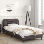 Estructura de cama con luces LED cuero sintético gris 90x190 cm de , Camas y somieres - Ref: Foro24-3213902, Precio: 178,35 €...