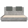 Cama con cabecero madera de ingeniería gris hormigón 150x200 cm de vidaXL, Camas y somieres - Ref: Foro24-3209915, Precio: 17...