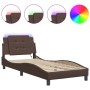 Estructura cama con luces LED cuero sintético marrón 90x190 cm de vidaXL, Camas y somieres - Ref: Foro24-3214077, Precio: 137...