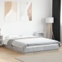 Estructura de cama madera de ingeniería gris hormigón 135x190cm de vidaXL, Camas y somieres - Ref: Foro24-3281227, Precio: 15...