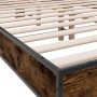 Estructura cama madera ingeniería metal roble ahumado 135x190cm de vidaXL, Camas y somieres - Ref: Foro24-3280209, Precio: 15...