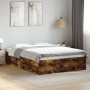 Estructura de cama madera de ingeniería roble ahumado 135x190cm de vidaXL, Camas y somieres - Ref: Foro24-3281039, Precio: 11...