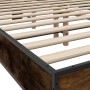 Estructura cama madera ingeniería metal roble ahumado 135x190cm de vidaXL, Camas y somieres - Ref: Foro24-3280124, Precio: 15...