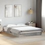 Estructura de cama madera de ingeniería gris hormigón 135x190cm de vidaXL, Camas y somieres - Ref: Foro24-842045, Precio: 93,...