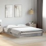 Estructura de cama madera de ingeniería gris hormigón 140x190cm de vidaXL, Camas y somieres - Ref: Foro24-842038, Precio: 90,...