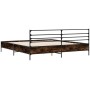 Estructura cama madera ingeniería metal roble ahumado 200x200cm de vidaXL, Camas y somieres - Ref: Foro24-3280064, Precio: 16...