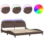 Estructura cama con luces LED cuero sintético marrón 200x200 cm de , Camas y somieres - Ref: Foro24-3214045, Precio: 227,99 €...