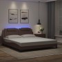 Estructura cama con luces LED cuero sintético marrón 180x200 cm de , Camas y somieres - Ref: Foro24-3214038, Precio: 238,83 €...