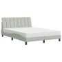 Cama con colchón terciopelo gris claro 140x190 cm de , Camas y somieres - Ref: Foro24-3208592, Precio: 365,32 €, Descuento: %