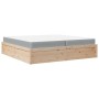 Cama con colchón madera maciza de pino 200x200 cm de , Camas y somieres - Ref: Foro24-3281922, Precio: 472,43 €, Descuento: %