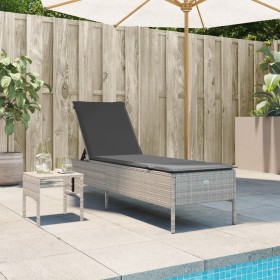 Lounger with light gray synthetic rattan cushion and table by , Loungers - Ref: Foro24-4002733, Price: 171,03 €, Discount: %