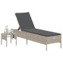 Lounger with light gray synthetic rattan cushion and table by , Loungers - Ref: Foro24-4002733, Price: 170,82 €, Discount: %