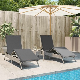 Liegestühle mit Tisch, 2 Stück, aus hellem grauem Kunststoff-Rattan. von , Liegen - Ref: Foro24-4002715, Preis: 271,26 €, Rab...