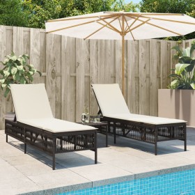 Liegestühle mit Tisch, 2 Stück, aus braunem synthetischem Rattan. von , Liegen - Ref: Foro24-4002747, Preis: 267,99 €, Rabatt: %